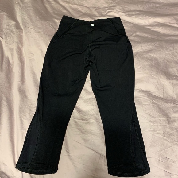 Size 4 Lululemon train times crop. Like new! - Picture 3 of 4